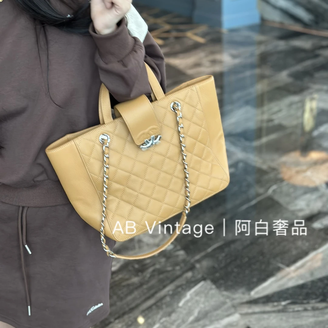 95新 Chanel/香奈儿 阿白奢品/奶茶色古巴托特包
