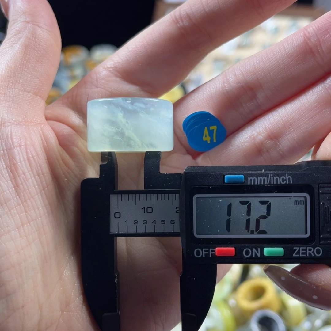 蛇纹石玉未镶嵌戒指