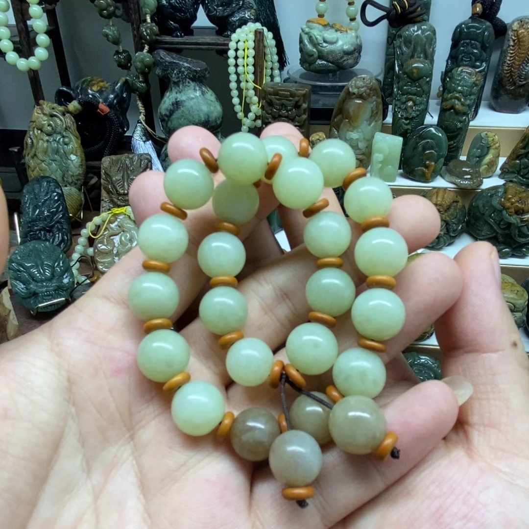 未镶嵌岫岩老玉（透闪石质玉）把件