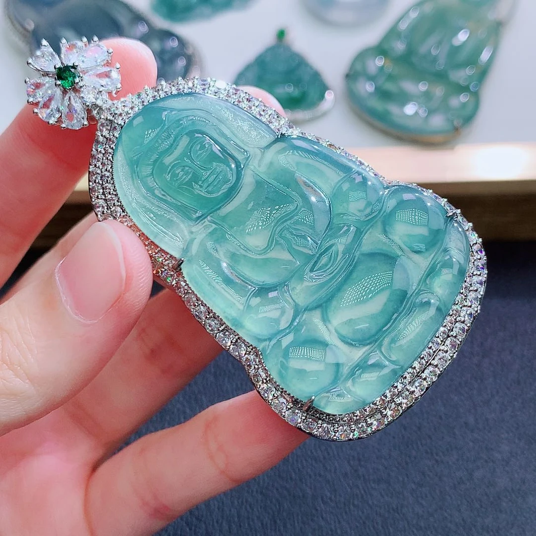 翡翠挂件未镶嵌翡翠