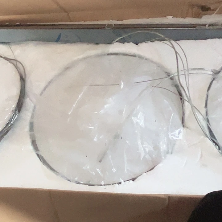 智能语音控制水晶吊灯。