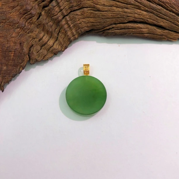 【耿总珠宝】天然和田玉碧玉吊坠圆牌18K/14多样性发一D1982