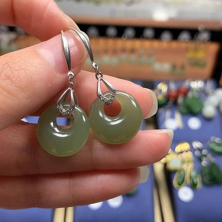 和田玉银S925镶嵌耳饰平安扣15.7左右晴水绿