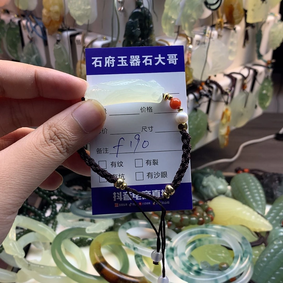 【闪购商品】蛇纹石玉未镶嵌颈饰