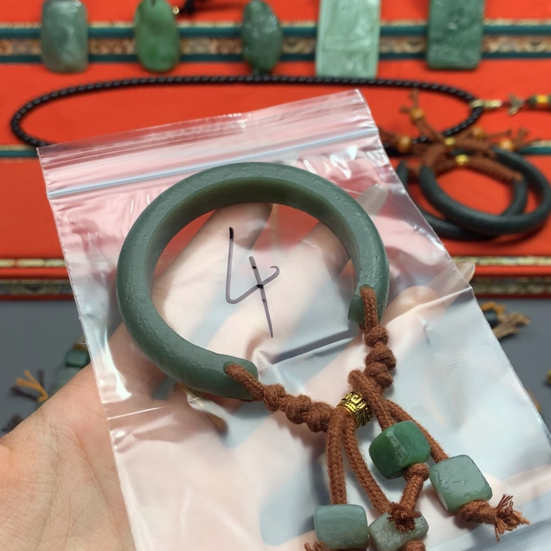 和田玉（糖玉）颈饰未镶嵌小**啊