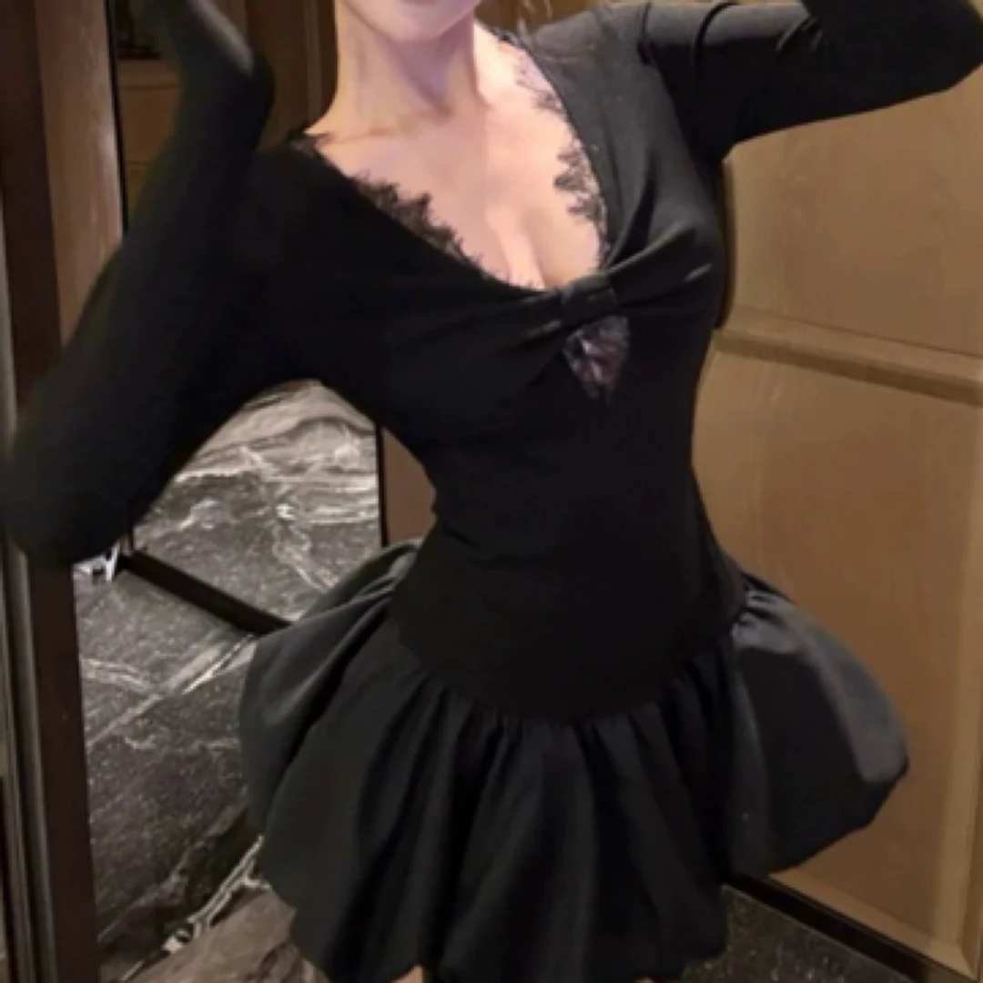 【碗碗】暗黑系V领蕾丝拼接掐腰连衣裙甜辣妹镂空修身长袖蓬蓬短裙