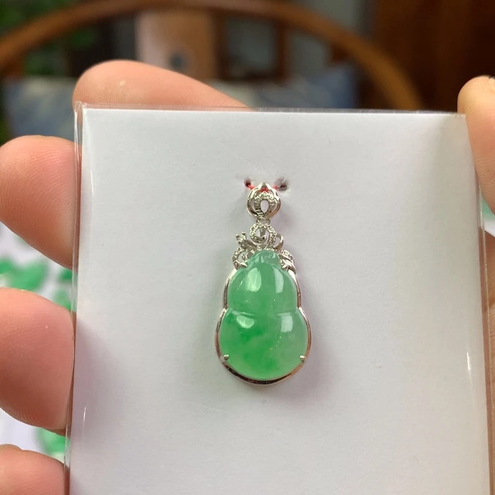 翡翠18K金镶嵌颈饰翡翠翡翠吊坠