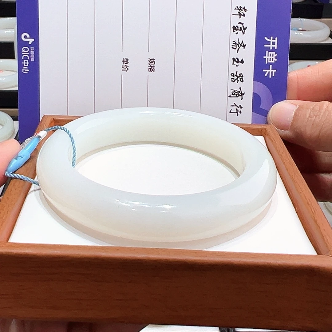缘***蔷和田玉未镶嵌手镯