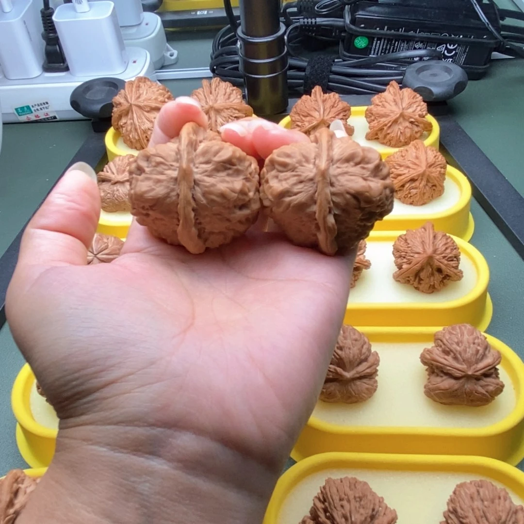 小***灰文玩核桃把件蛤蟆头