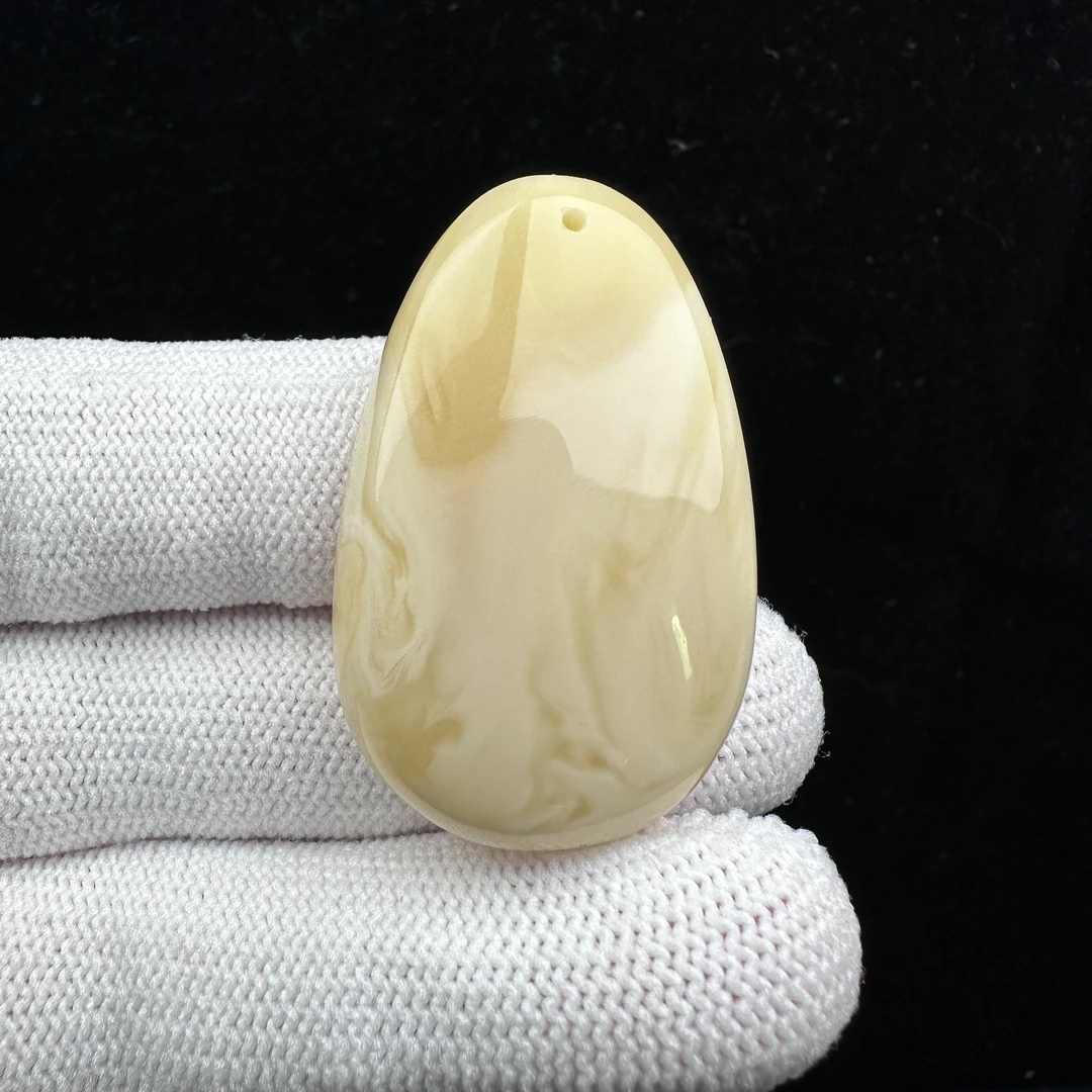 Y7625天然原矿蜜蜡 鸡油黄白花水滴牌 24*38*9.5mm抖音基地质检发