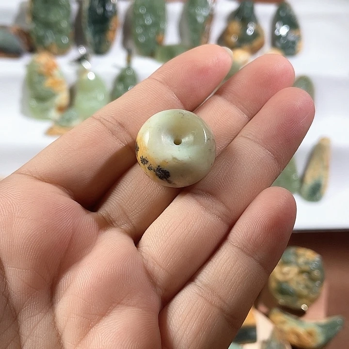 吊坠(不含链)未镶嵌岫岩河磨玉（透闪石质玉）