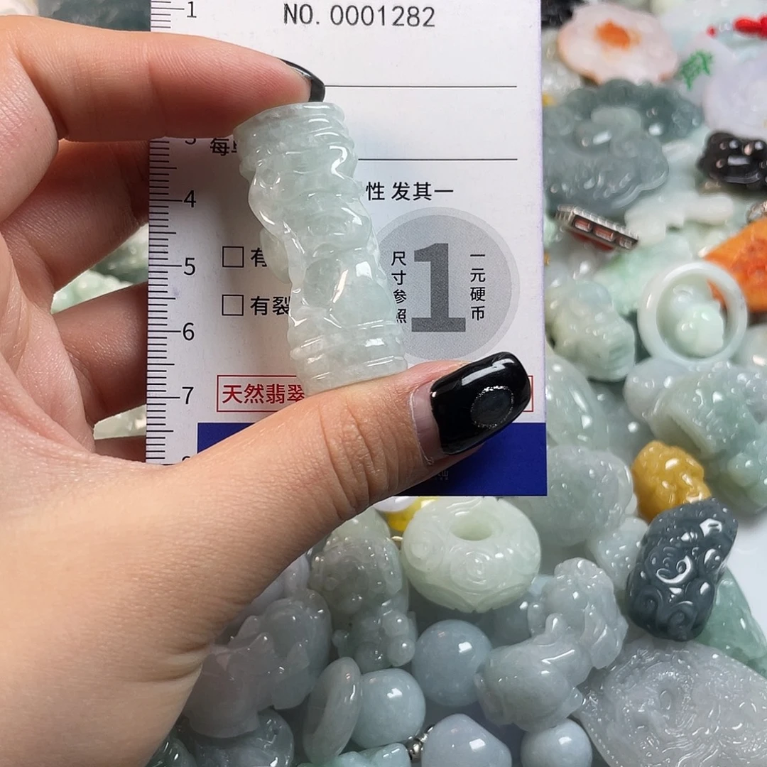 翡翠未镶嵌颈饰1282