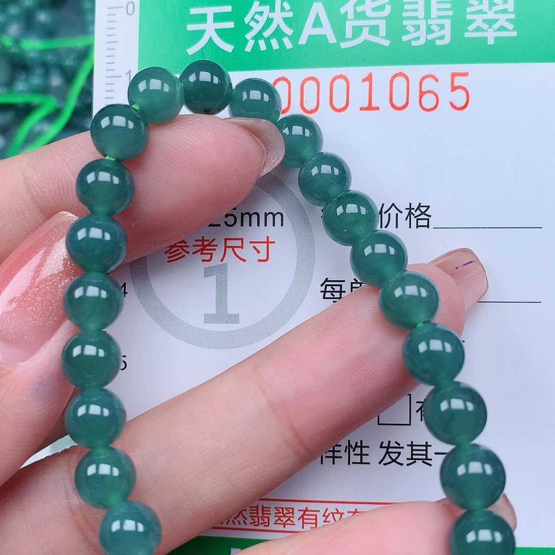 翡翠颈饰未镶嵌000。01065