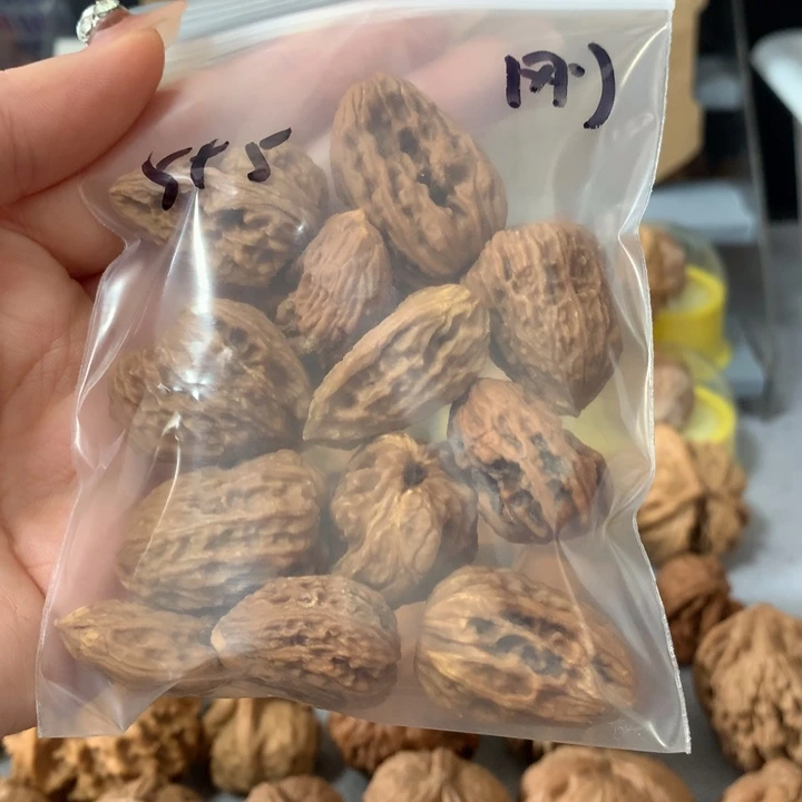 刚***好文玩核桃吊坠异形单只，有瑕疵