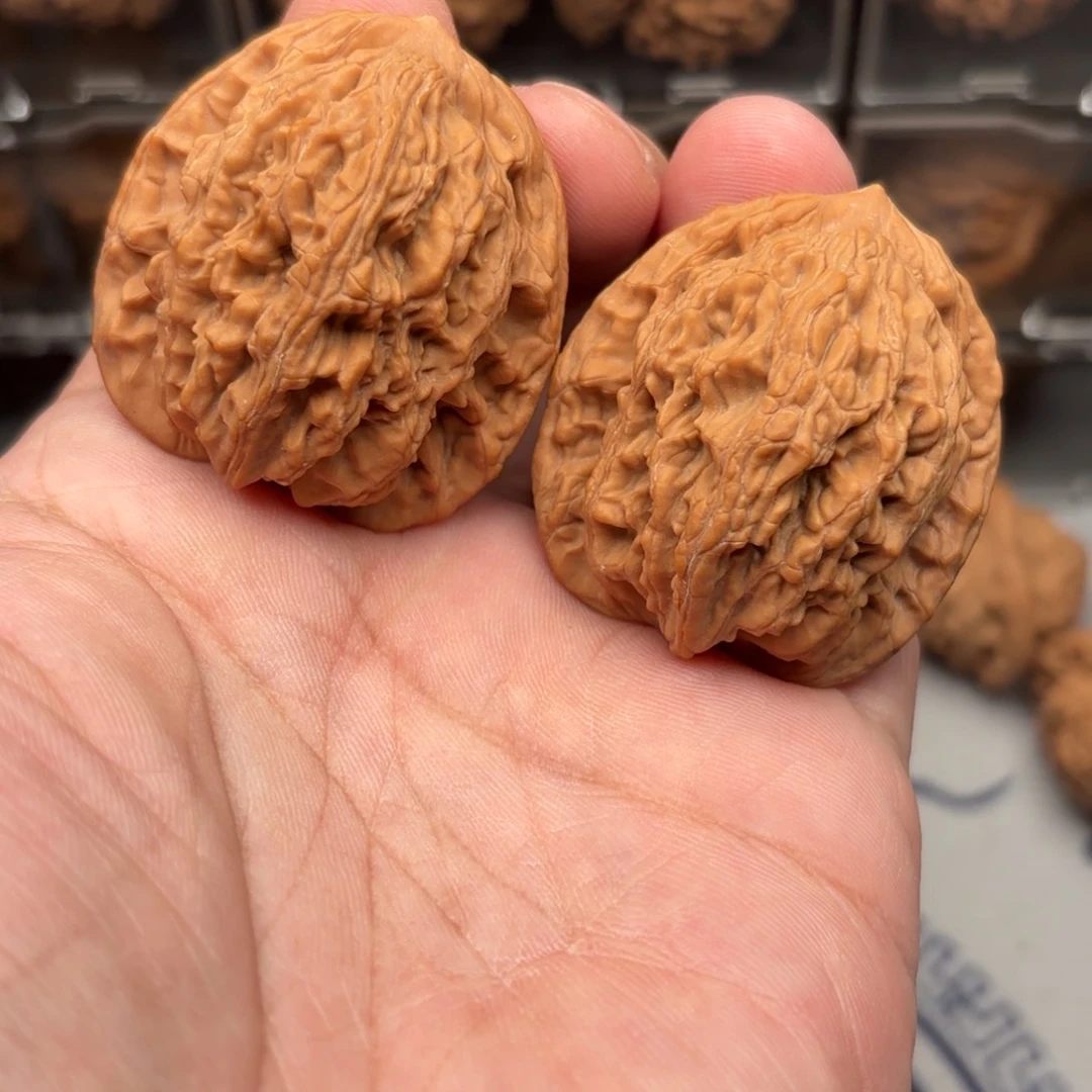 文玩核桃把件麦穗虎头