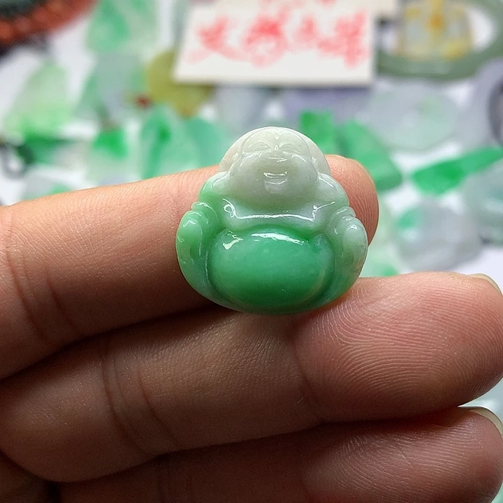 翡翠未镶嵌吊坠(赠链)