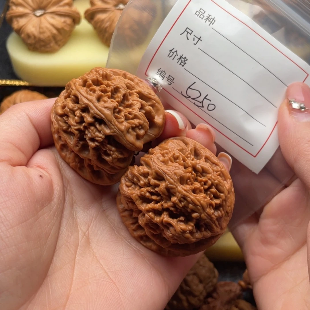 文玩核桃吊坠5250号42粗筋