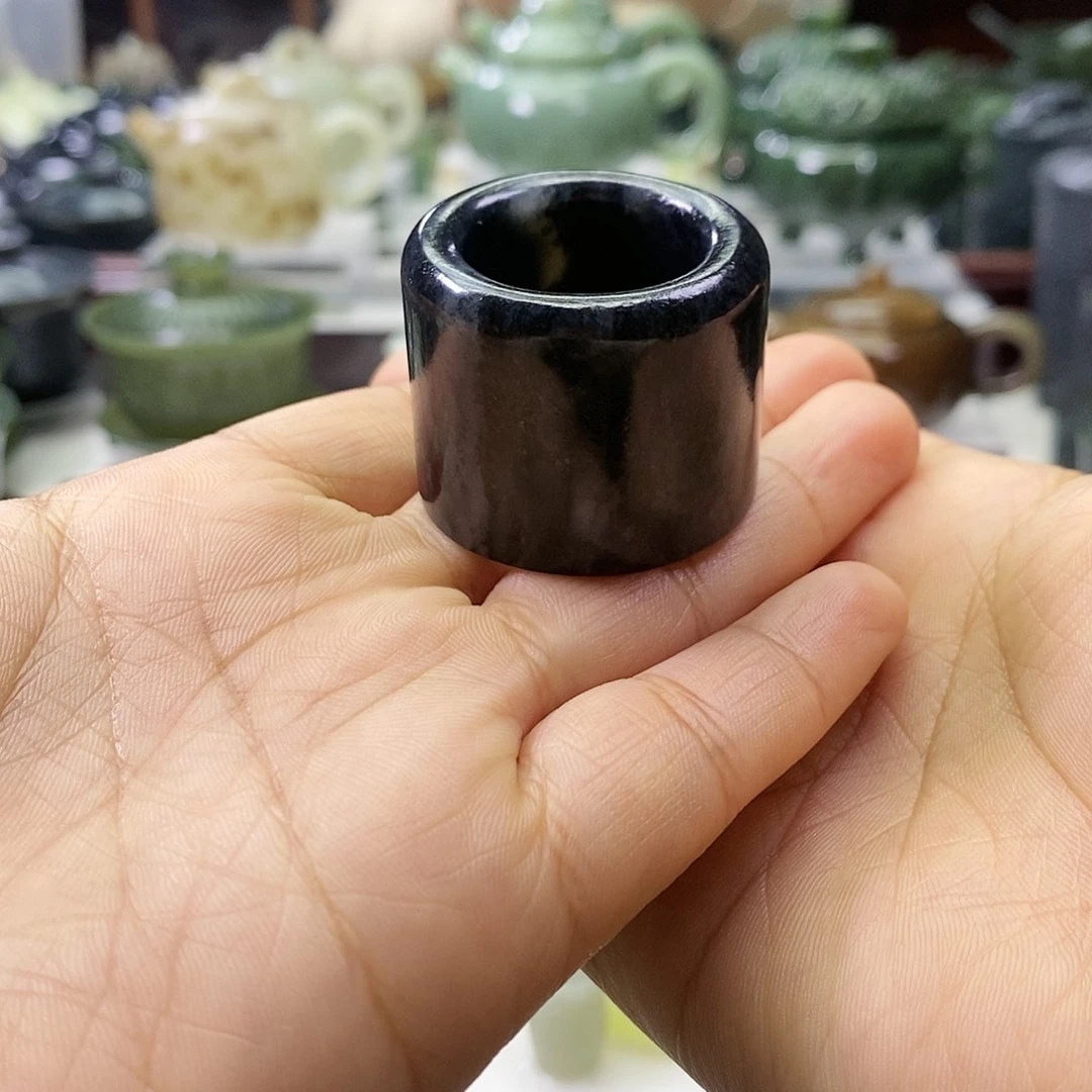 和田玉扳指未镶嵌牛**坤