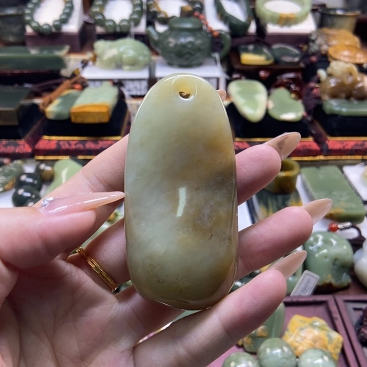未镶嵌岫岩老玉（透闪石质玉）把件