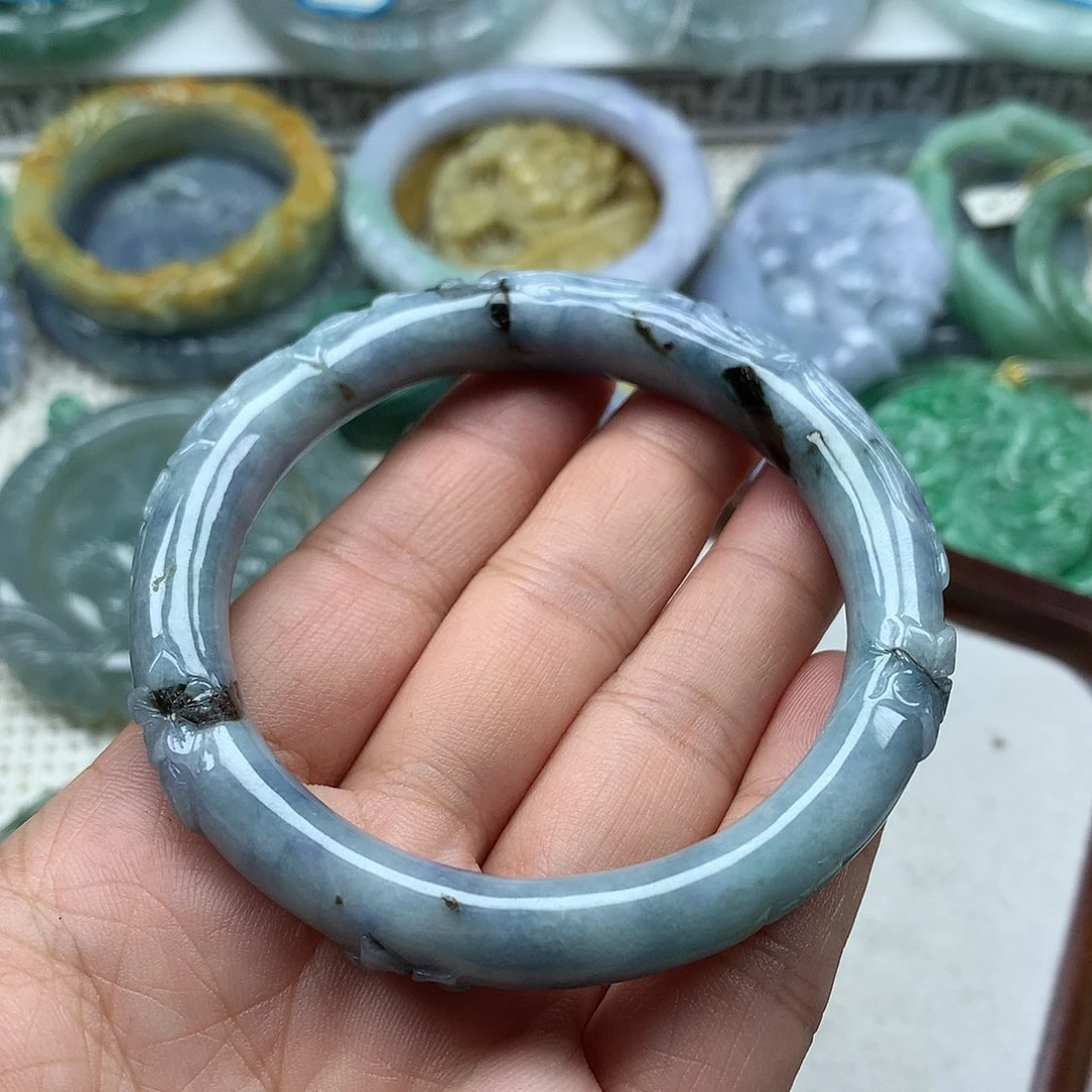 翡翠未镶嵌手镯复古风格