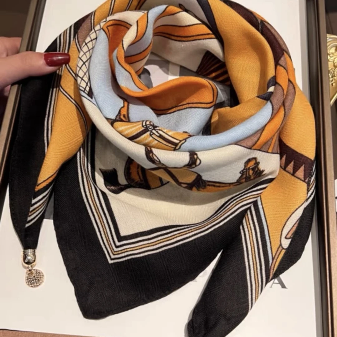 2024秋冬懒人磁铁扣围巾棉麻方巾百搭三角丝巾脖叠穿