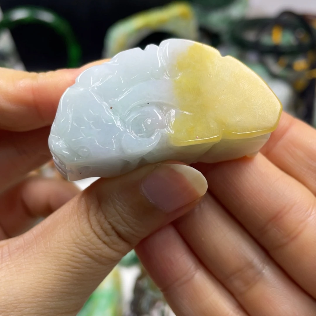 小****颈饰未镶嵌翡翠牌子