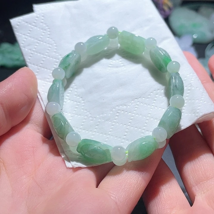 翡翠未镶嵌颈饰天