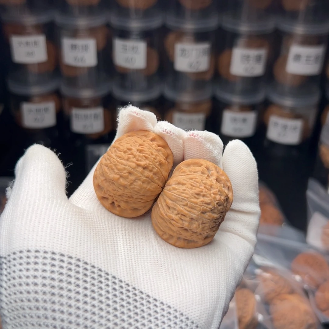 文玩核桃吊坠࿅****?铁锤