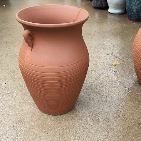 口20高32瑕疵底部鼓包。