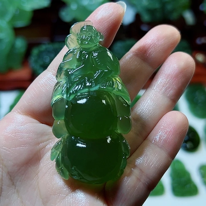 蛇纹石玉未镶嵌颈饰白*兰