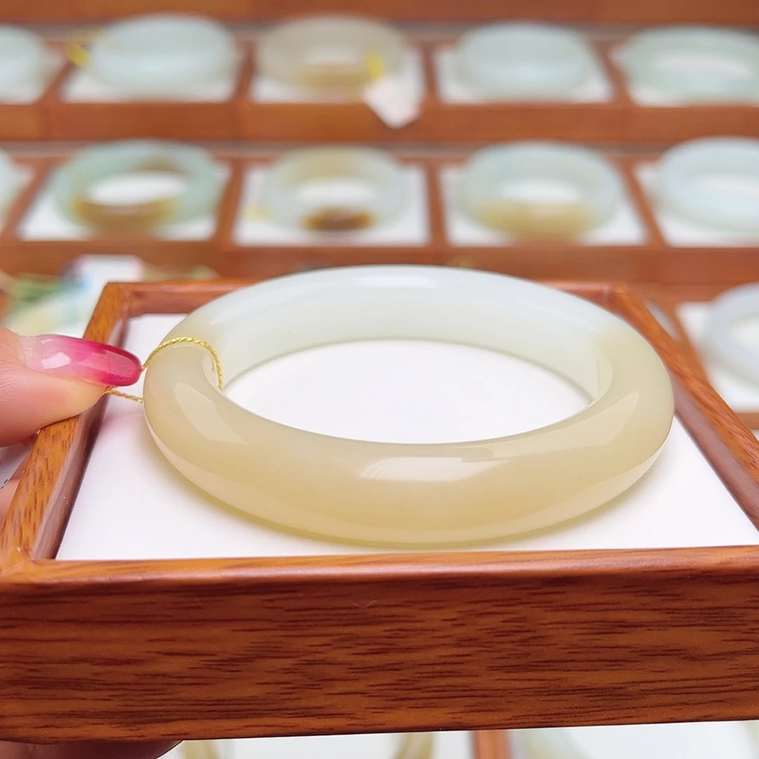 和田玉手镯未镶嵌57