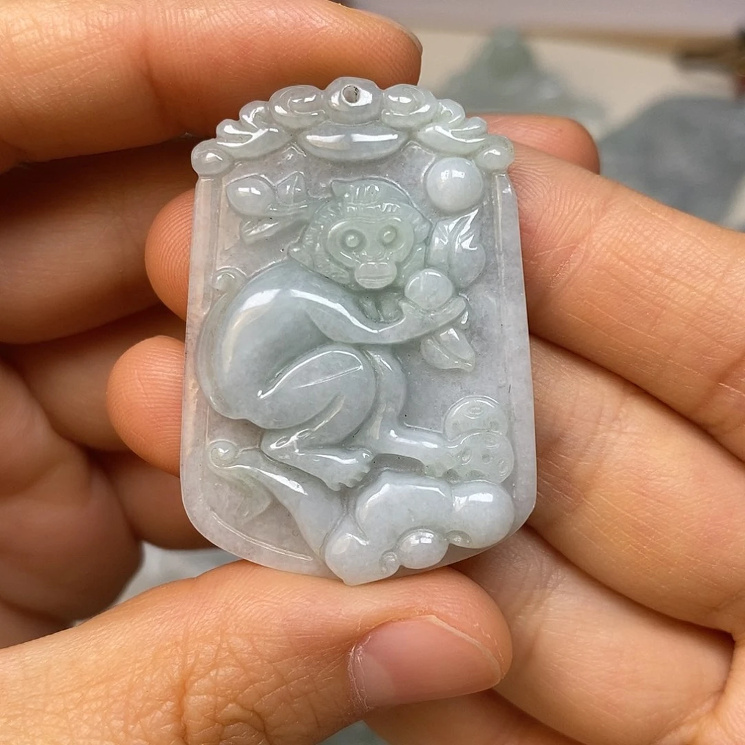 翡翠未镶嵌颈饰健**福猴