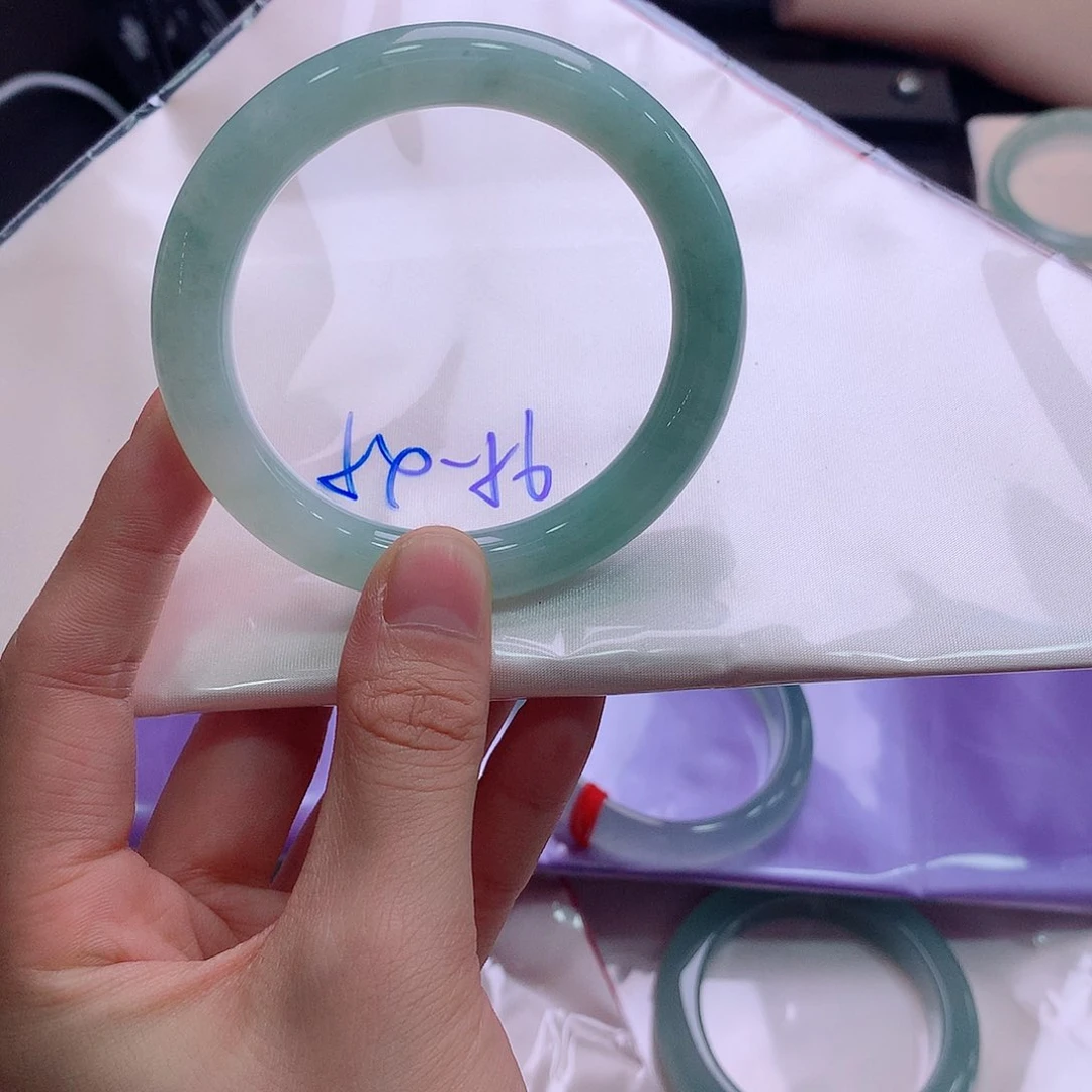 未镶嵌手镯翡翠翡翠