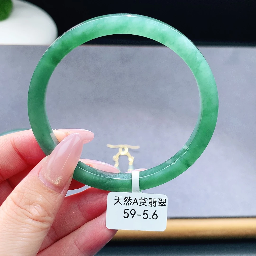 未镶嵌手镯（圆镯）翡翠