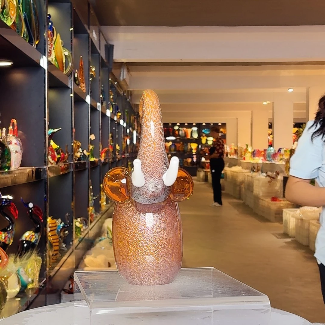 茶宠琉璃塔和塔顶建筑