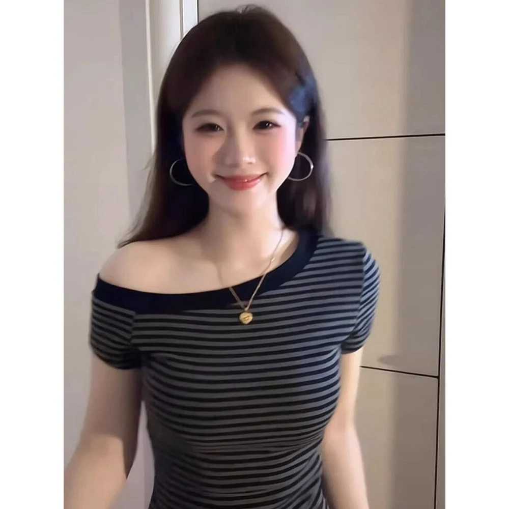 美式复古条纹斜肩短袖t恤女夏季原宿风修身别致高级感百搭上衣潮