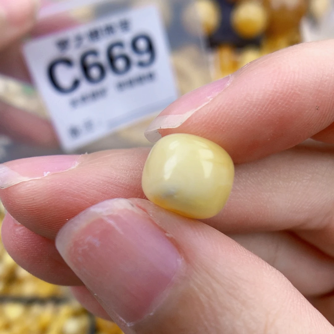 未镶嵌琥珀珠宝奇石10