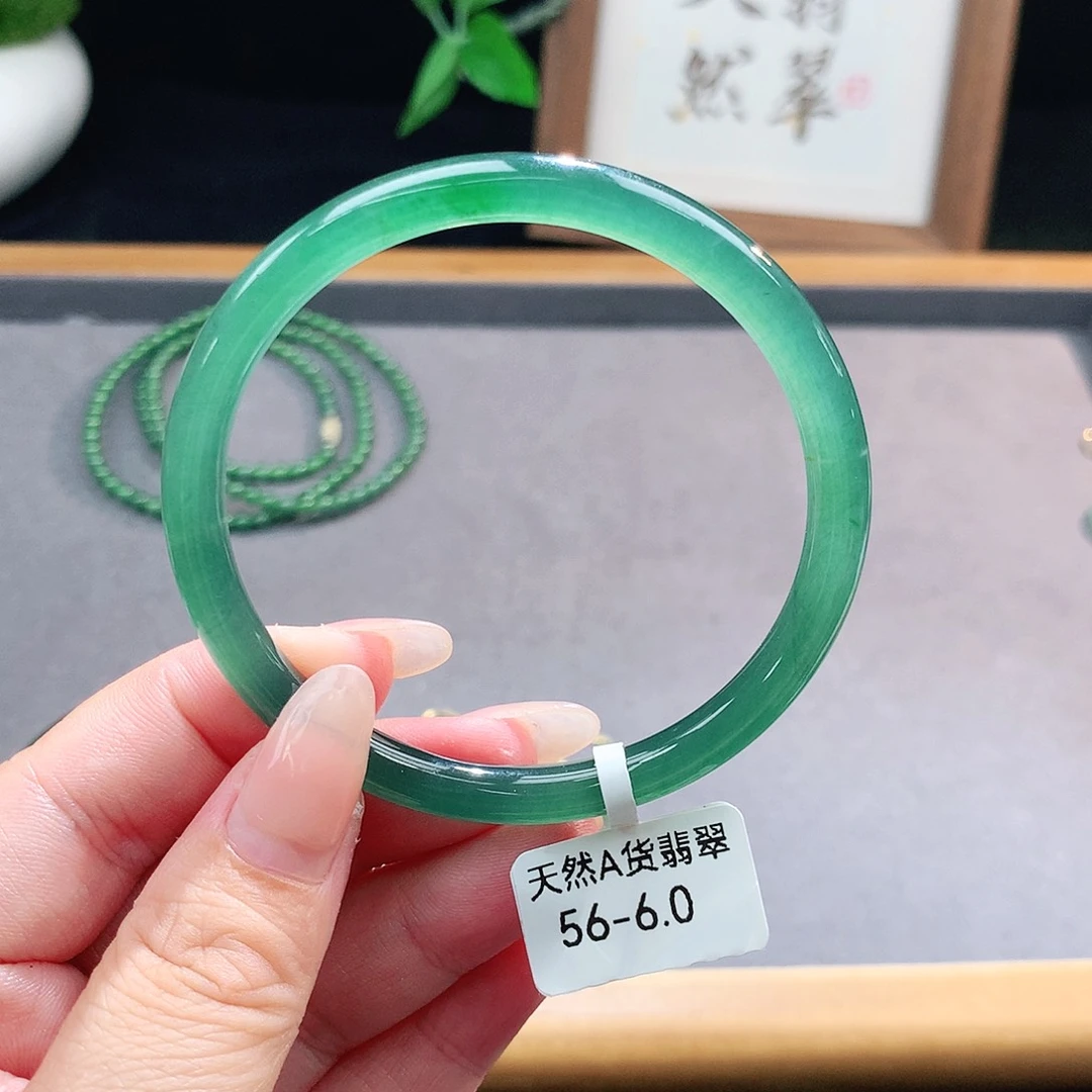 翡翠手镯（圆镯）未镶嵌