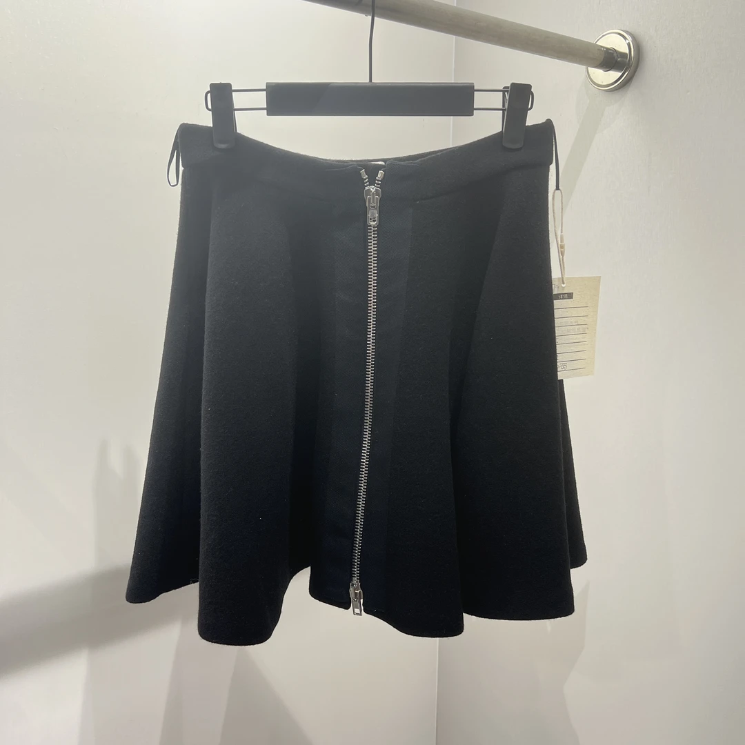 99新 MIU MIU/缪缪 2cc379/黑色毛呢短裙 羊毛 40码