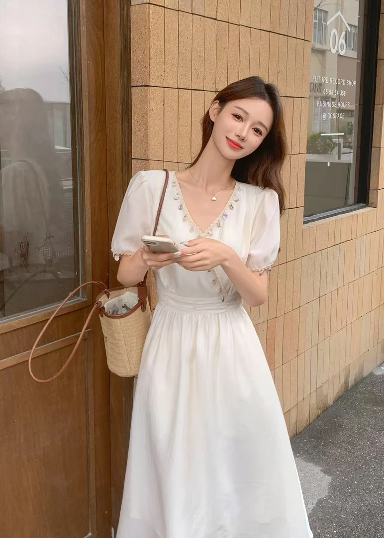轻奢高级感杏色收腰连衣裙夏日绝美度假风显瘦裙子