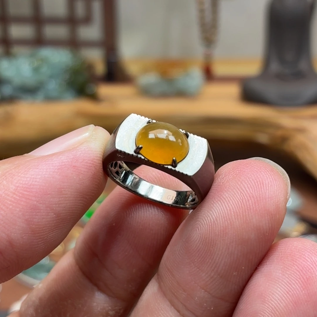 翡翠18K金镶嵌戒指