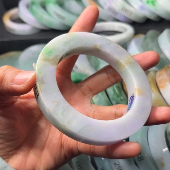 定制翡翠未镶嵌手镯