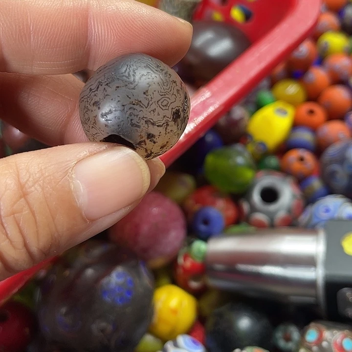 军***哥玛瑙/玉髓未镶嵌玛瑙项链。手链珠子