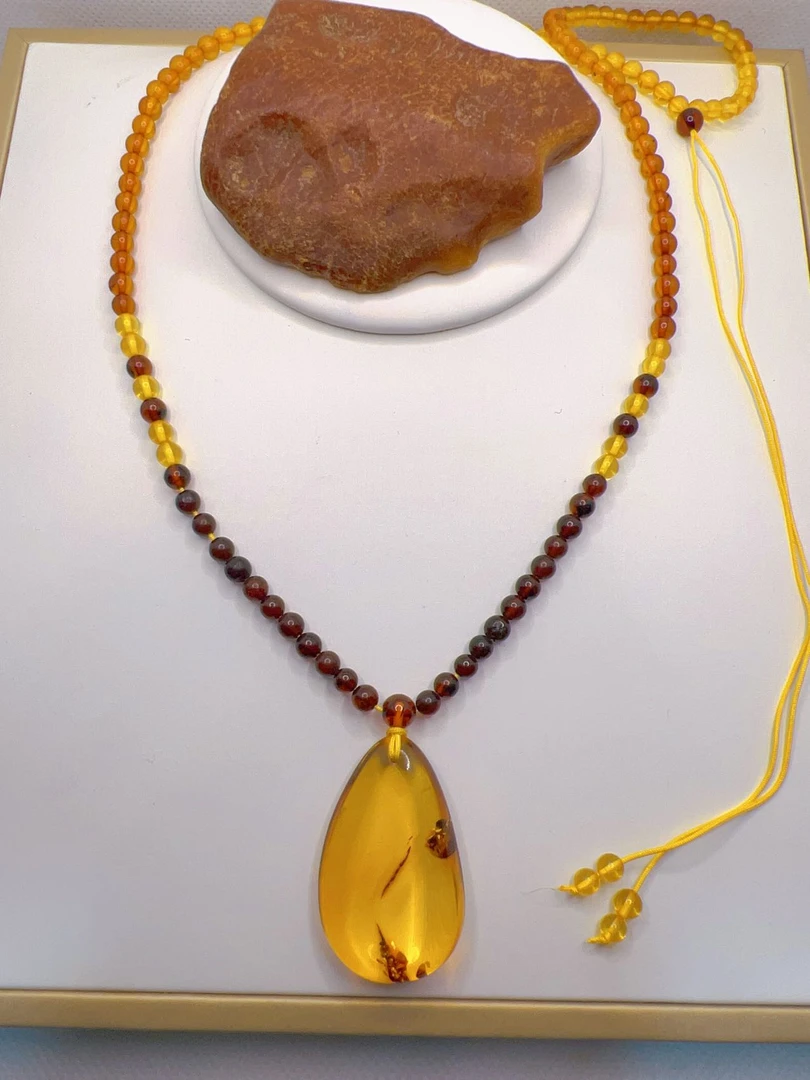 【包邮】天然琥珀项链女士挂件时尚款长链 kahriwa15