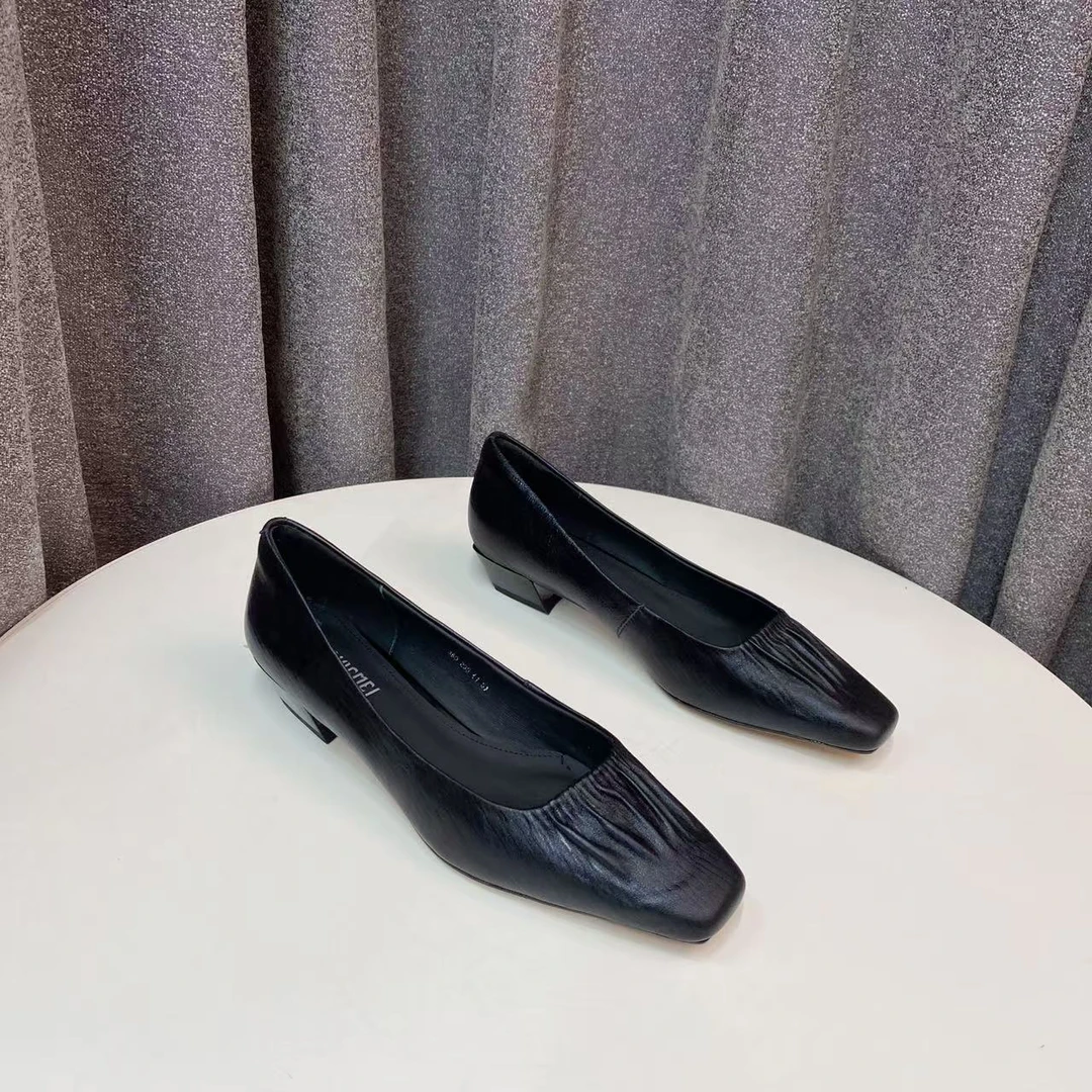 C3840  黑色 时尚方头舒适低跟浅口真皮女单鞋
