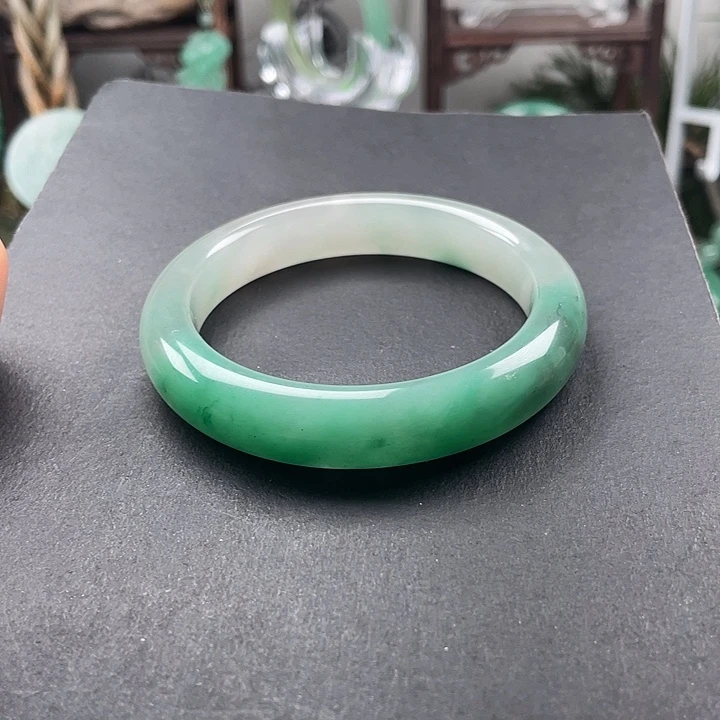 未镶嵌手镯石英质玉