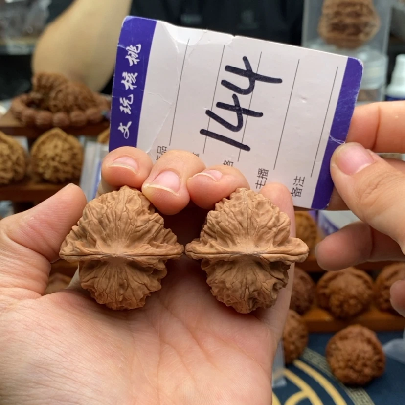 【闪购商品】文玩核桃把件37野狼