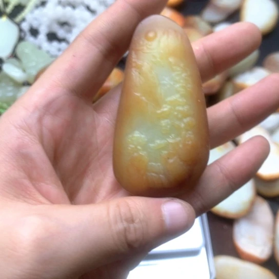 和田玉未镶嵌把件