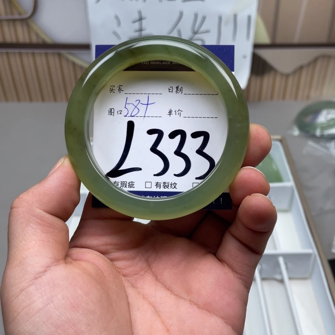 岫玉手镯手镯未镶嵌