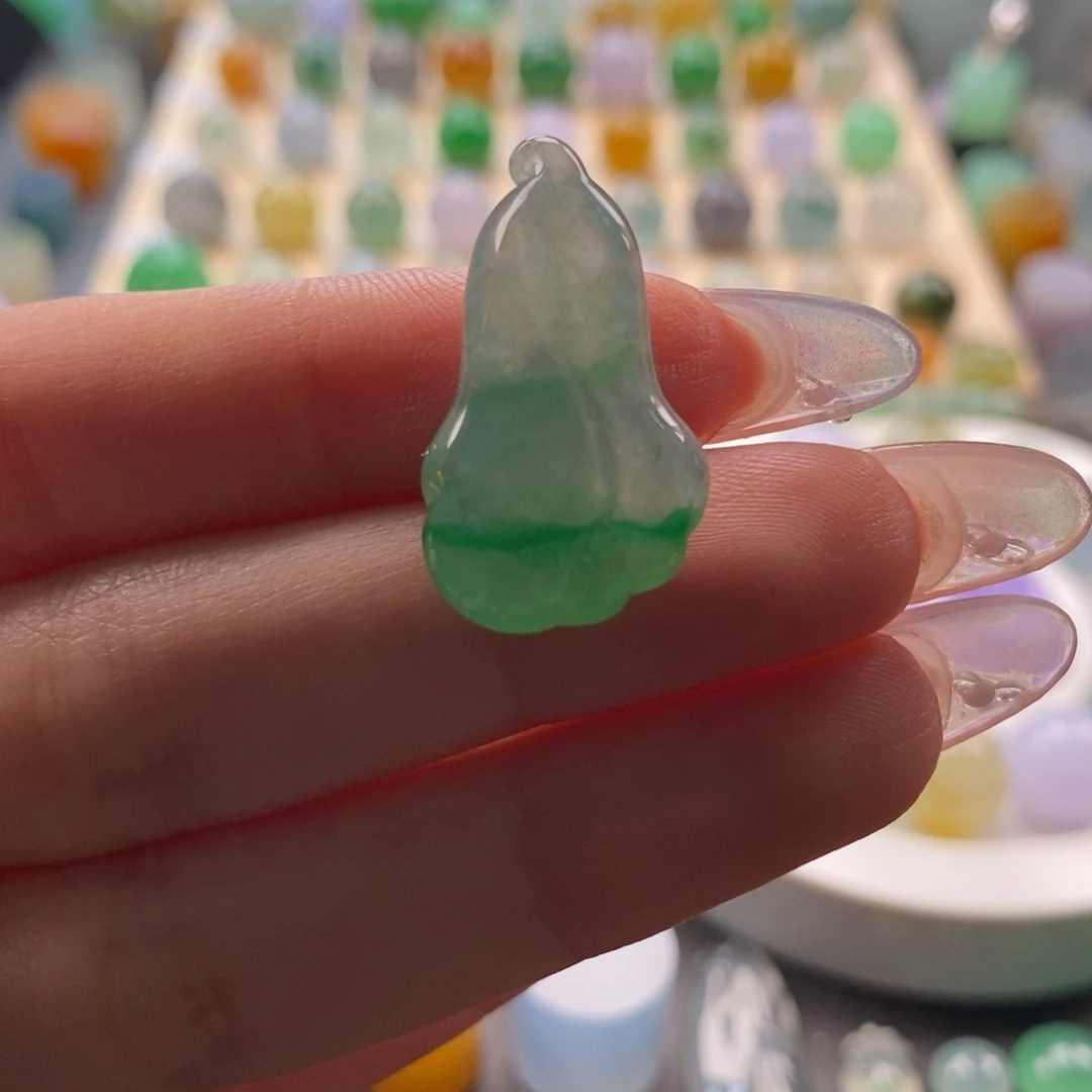 翡翠未镶嵌颈饰飘金丝绿冰白菜25.7*15*6.5